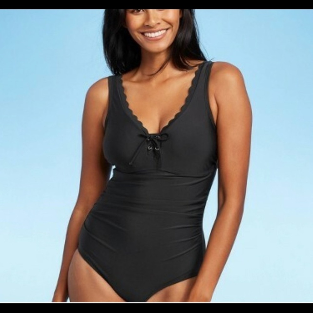 Scallop one piece🖤NWT